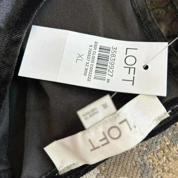 NWT Loft Velvet Look Embellished Top - Picture 8 of 9